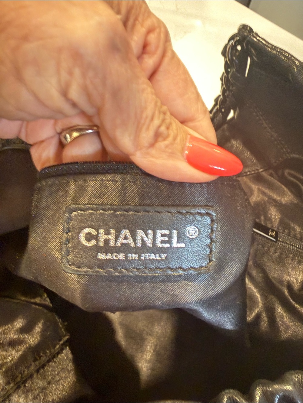 CHANEL Black Cabas Leather Shoulder Tote with Large Silver CC charm - Picture 5 of 6